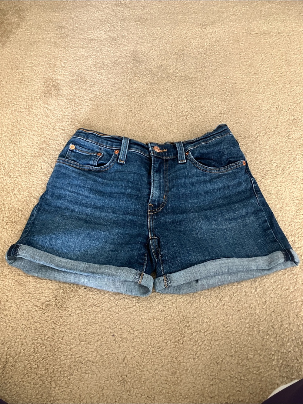 Levi’s midlength cuffed denim shorts size 27